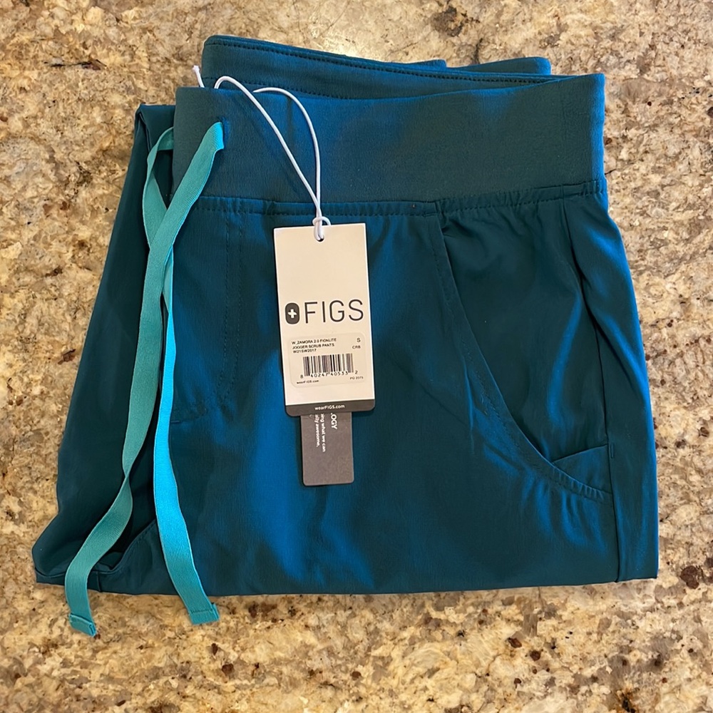 Caribbean Blue Figs Scrub Zamora Joggers— NWT